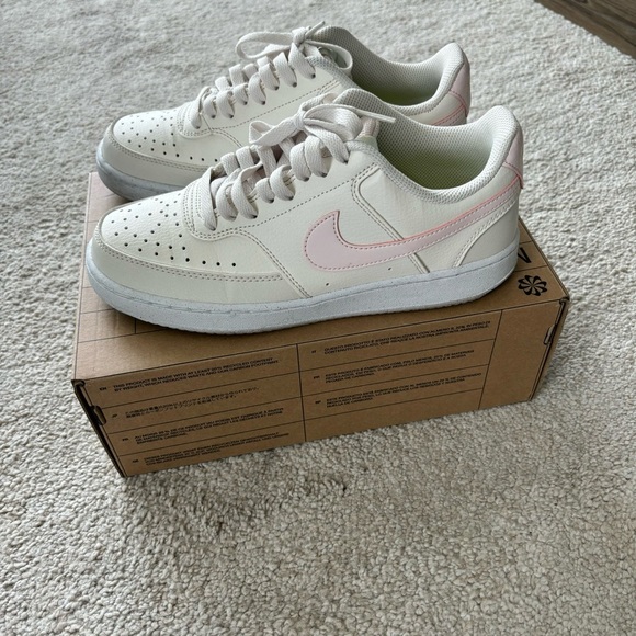 Nike Women’s Court Vision Lo NN Sneaker Shoes Phantom & Light Pink Size 8 - Picture 3 of 10